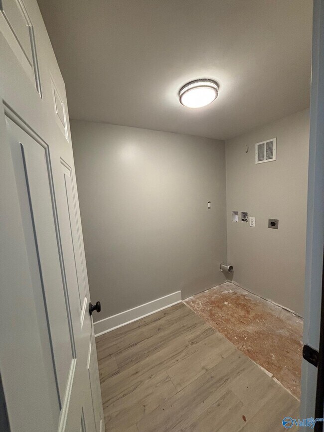 Building Photo - 245 Pine Ridge Rd