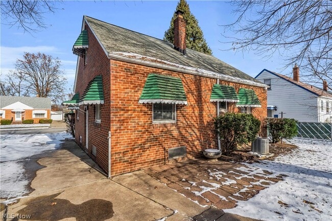 Building Photo - 21440 Fuller Ave