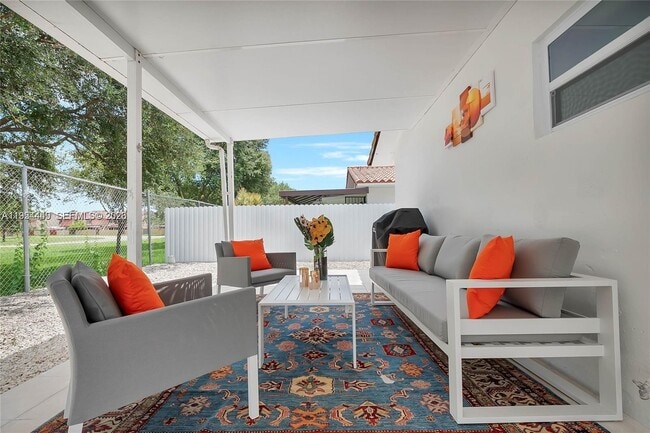 Building Photo - 895 W 39th Pl