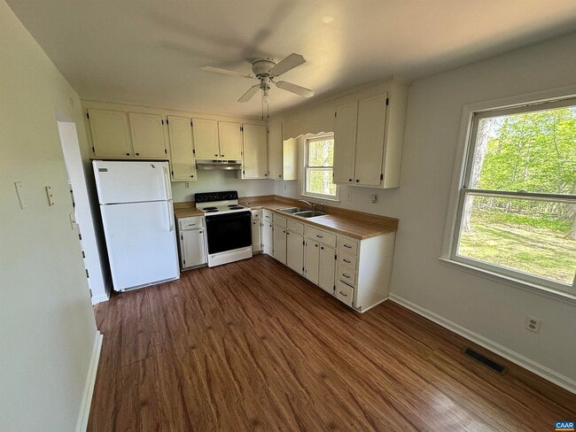 Building Photo - SINGLE FAMILY HOME.