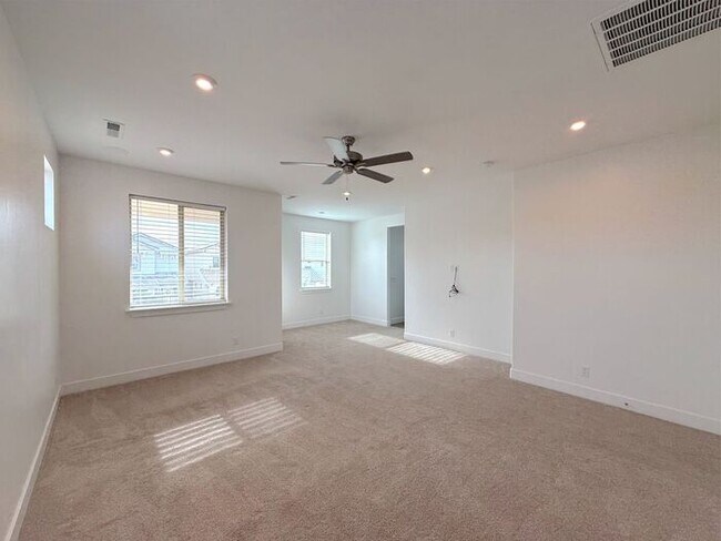 Building Photo - Desert Color Home 3 bd, 2.5 bt, Extra Large 2 Car Garage Home