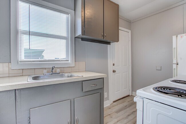 Building Photo - Eastgate Apartments