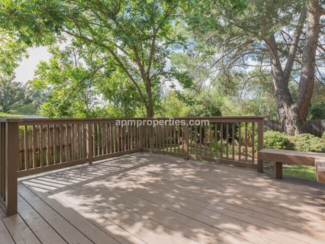 Building Photo - Elegant 4 Bedroom, 3 bath, 3-Car Garage in...