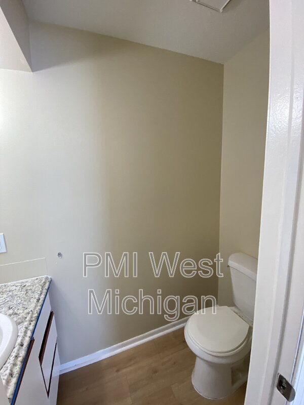 Building Photo - 6081 In the Pines Dr SE