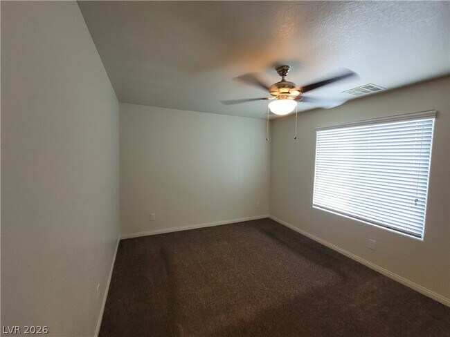 Building Photo - 2409 W Gilmore Ave