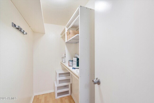 Building Photo - 2673 E Oakleaf Dr