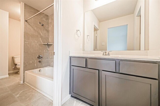 Building Photo - 2710 Bayrose Dr