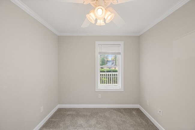 Building Photo - MOVE-IN READY! Quiet Neighborhood near Sho...
