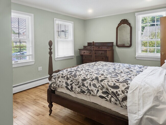 Building Photo - 7 Warren St