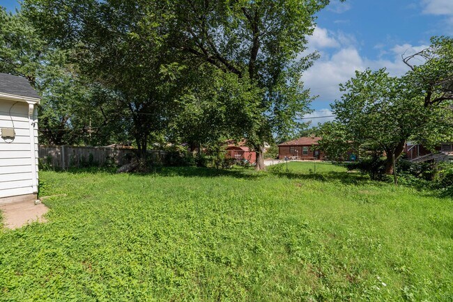 Building Photo - Charming 3 Bed 1 Bath In Quiet Neighborhood