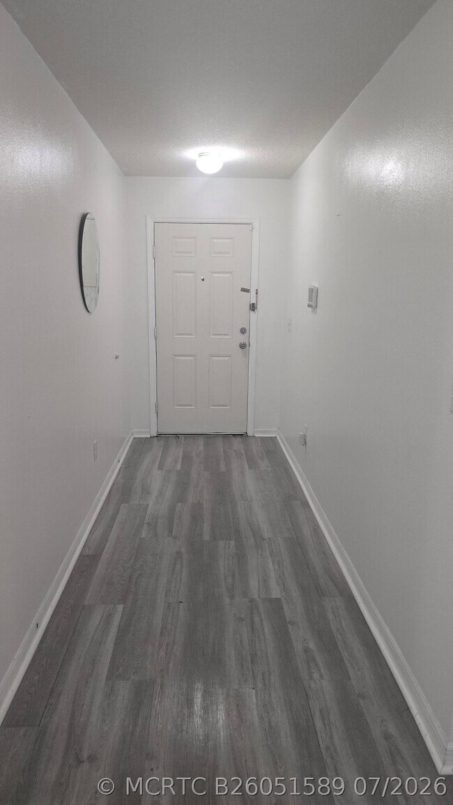 Building Photo - 1832 SW Cameo Blvd