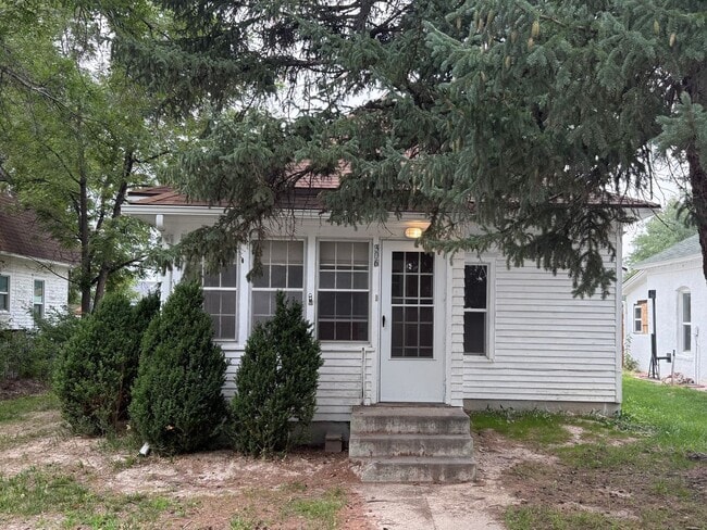 Primary Photo - Two Bedroom, one bathroom house, Located i...