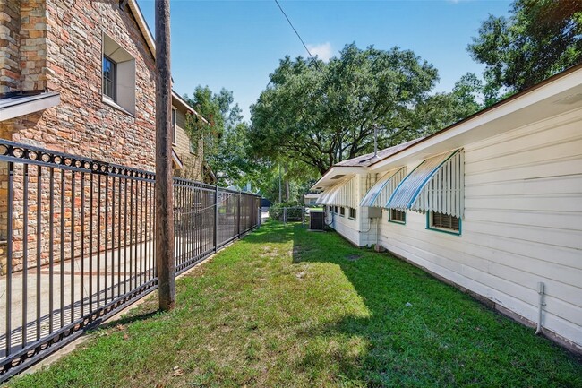 Building Photo - 946 Lamonte Ln