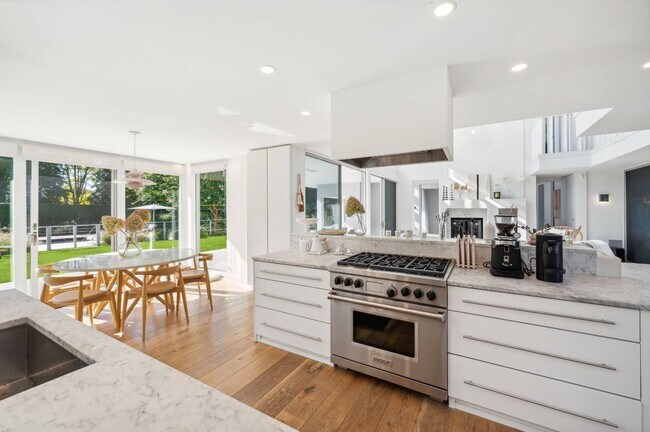 Building Photo - 8 Heller Ln