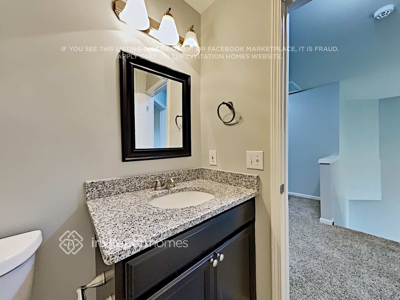 Building Photo - 5211 Bentgrass Run Dr