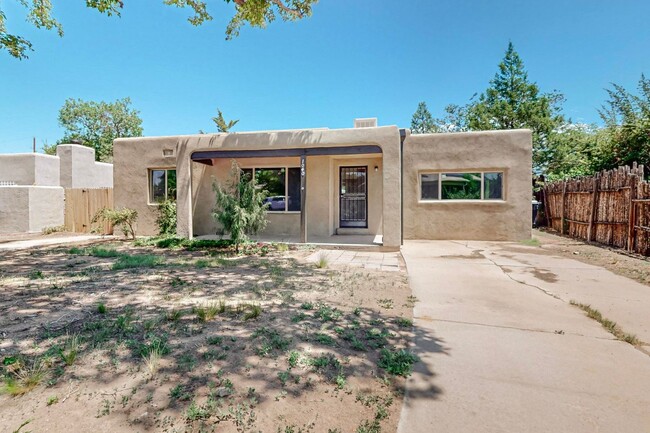 Building Photo - Ridgecrest 4 Bedroom 2 1/2 bath Executive ...