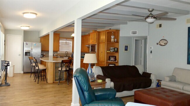 Building Photo - 58 Lakeside Dr