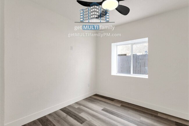 Building Photo - 1006 E Pasadena Ave