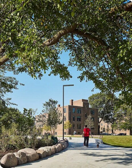 Building Photo - 2857 N Clybourn Ave