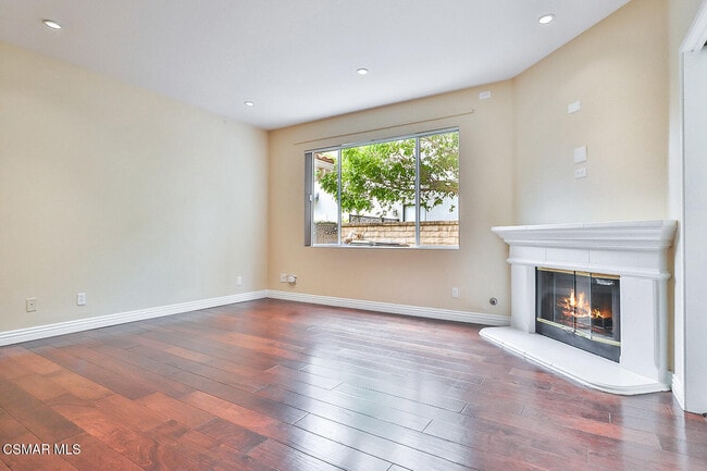Building Photo - 1825 Golden Oak St