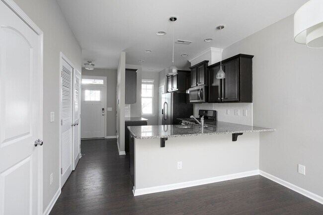 Building Photo - Available mid-July - Adorable 3 Bed 2.5 Ba In Great Location! First Floor Master!