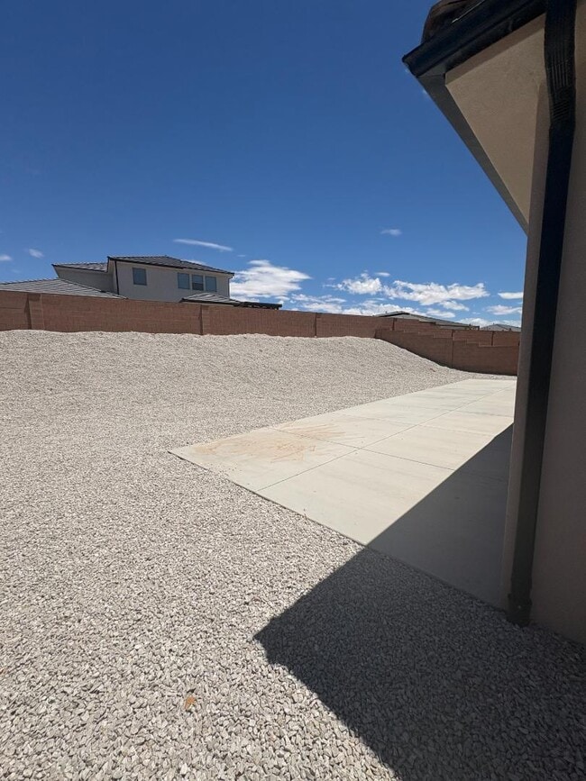 Building Photo - 6189 S White Bee Cir