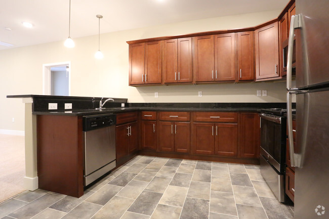 Kitchen - Woodland Hills Apartments