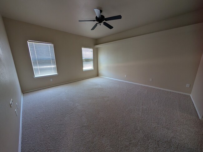 Building Photo - 5803 London Dr