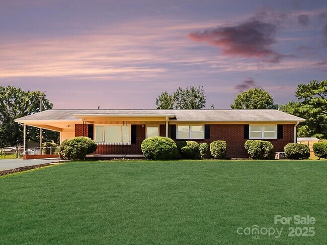 Primary Photo - 2366 Old Field Rd