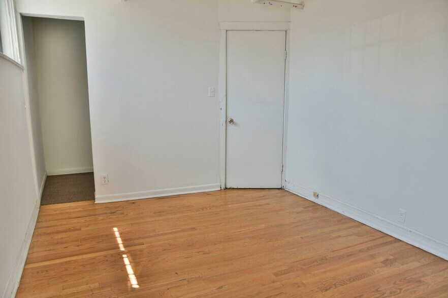 Building Photo - 3024 N Halsted St