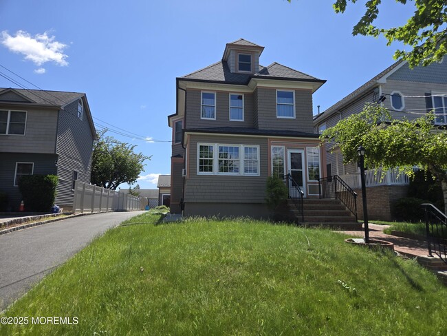 Building Photo - 510 Belgrove Dr