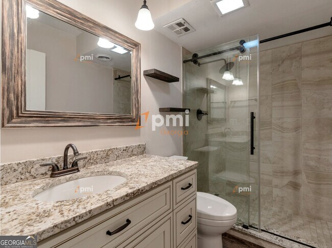 Building Photo - 3083 Colonial Way