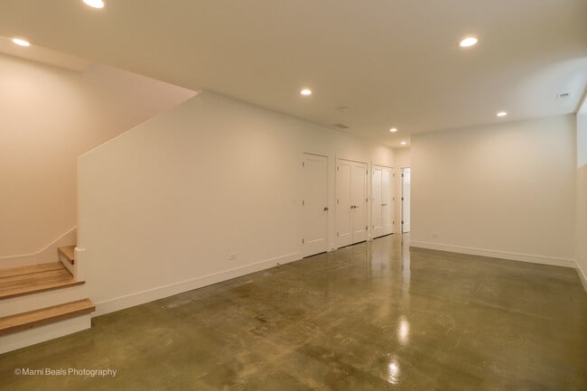 Building Photo - 6123 S Ellis Ave
