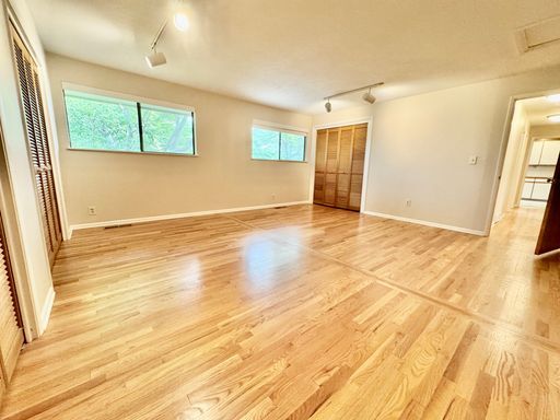 Building Photo - Large Mid-Century Home in Magnolia! AVAILABLE 6/8/2026!