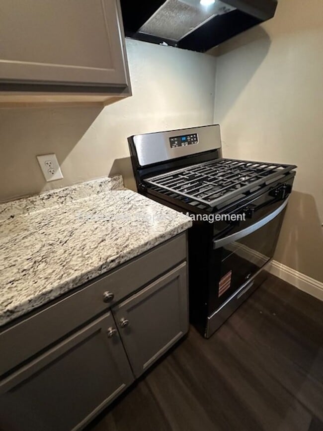 Building Photo - 2324 Q St