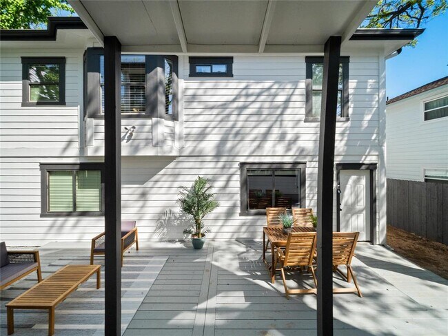 Building Photo - 5209 Evans Ave