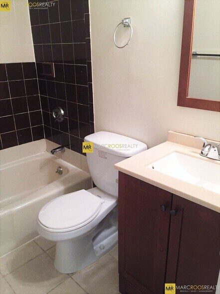 Building Photo - 140 Marginal St