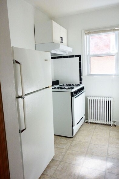 Building Photo - 8408 Greenwood Ave