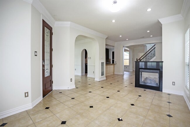 Building Photo - 2043 Palm Forest Ln