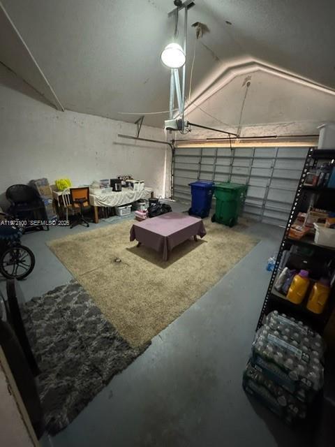 Building Photo - 2560 Azalea Ave