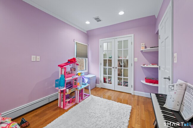 Building Photo - 297 South Rd