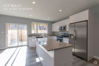 Building Photo - Three Bed Temple Apartment