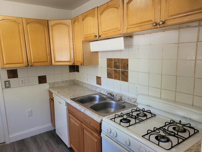 Building Photo - 710 Southern Blvd