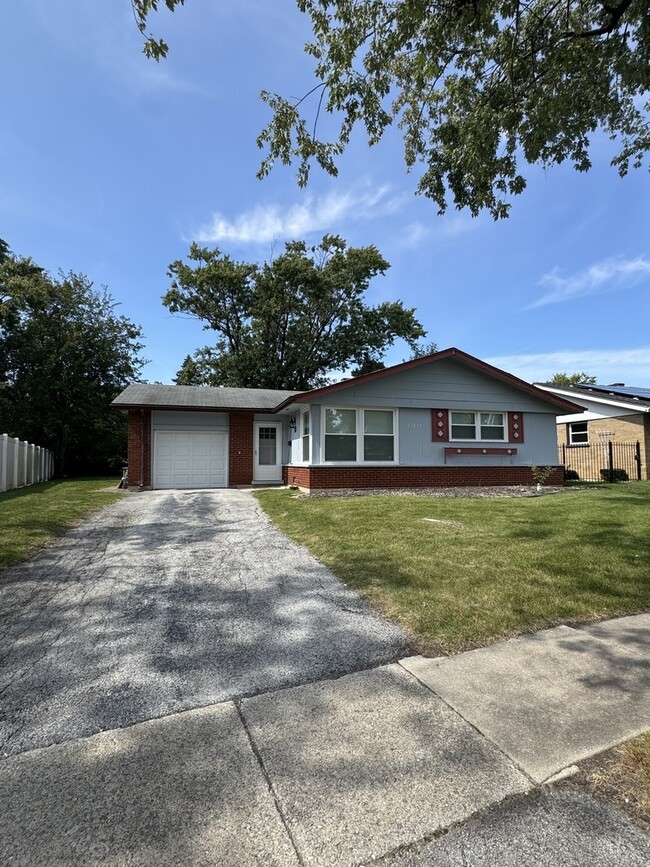 Building Photo - 17206 Elm Dr