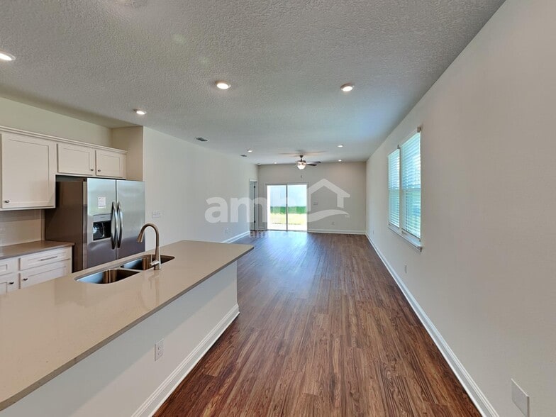 Building Photo - 202 Onate Cir