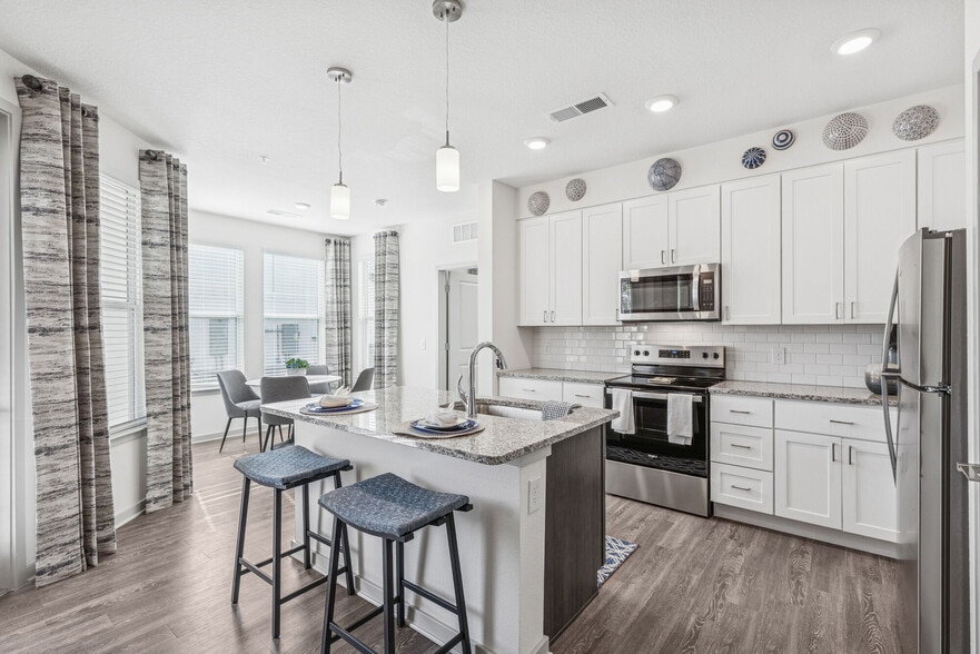 Building Photo - Alera at Hunters Glen