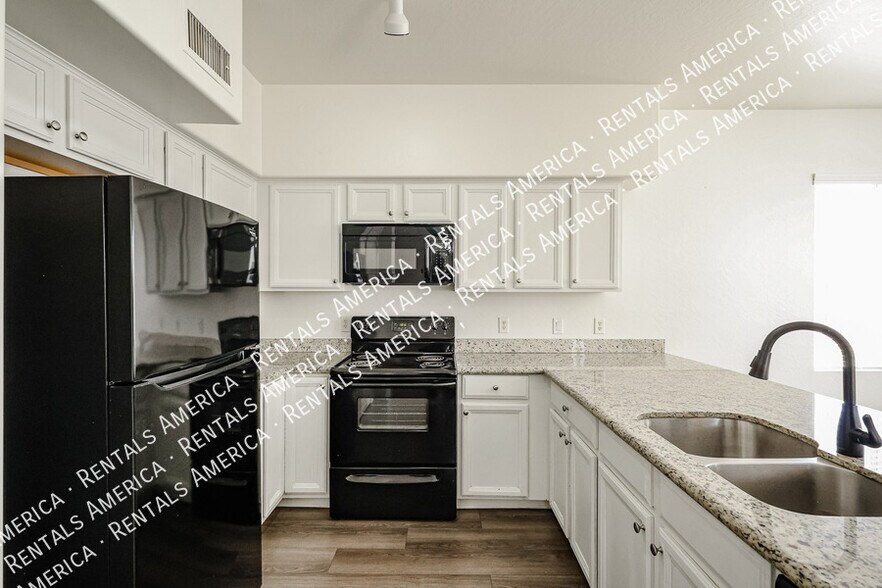 Building Photo - 8757 E Lomita Ave