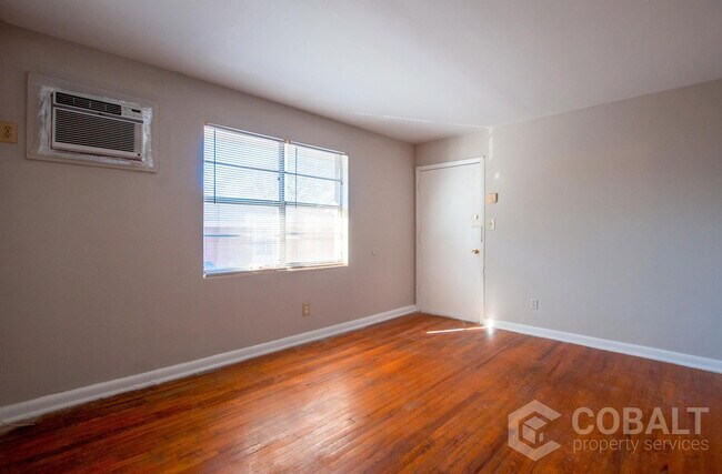 Building Photo - 896 Greenwood Ave NE