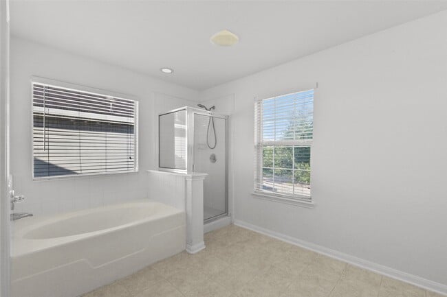 Building Photo - 16727 Summer Cypress Ct