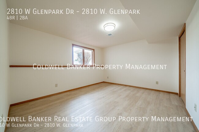 Building Photo - 2810 W Glenpark Dr